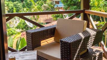 Quarto casal ou duplo standard | Área de estar | TV LED 32 polegadas com canais via satélite, TV, impressoras