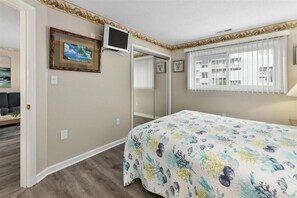 2 bedrooms, iron/ironing board, free WiFi