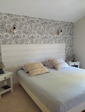 3 slaapkamers, een strijkplank/strijkijzer, wifi, beddengoed