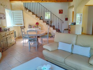 Televisie, boeken en een stereo