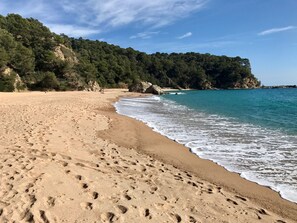 Beach nearby, sun-loungers - Luxury villa Vista del Mar with stunning sea views, pool, walk to the beach (Lloret de Mar)