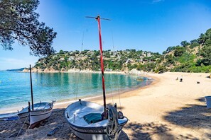 Beach nearby, sun-loungers - Luxury villa Vista del Mar with stunning sea views, pool, walk to the beach (Lloret de Mar)