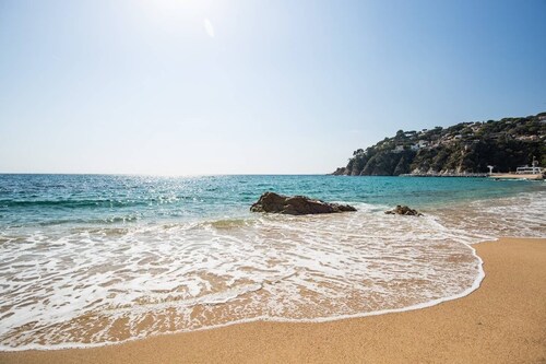 Luxury villa Vista del Mar with stunning sea views, pool, walk to the beach