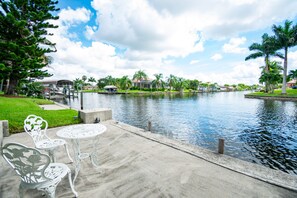 Outdoor dining - Water lovers escape to Cape SW (Cape Coral)