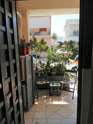 Vista frontal de la propiedad