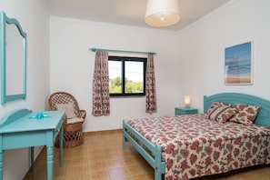 4 chambres, fer et planche à repasser, Wi-Fi gratuit, draps fournis