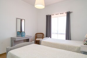 4 bedrooms, iron/ironing board, free WiFi, bed sheets - 4 bedrooms apart w/ private pool in quiet location (Bouliqueime)