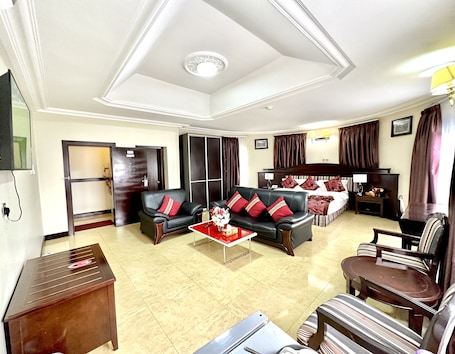 Luxury Studio Suite, City View | 1 bedroom, in-room safe, desk, laptop workspace