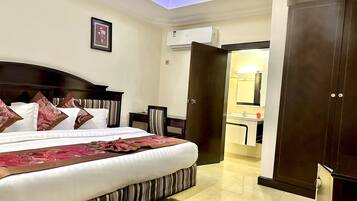 Deluxe Double Room | 1 bedroom, in-room safe, desk, laptop workspace