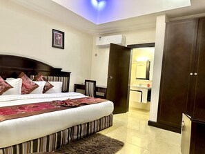 Deluxe Double Room | 1 bedroom, in-room safe, desk, laptop workspace