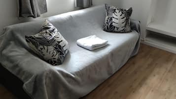 Fernseher, Kamin, Tischtennisplatte, Videothek