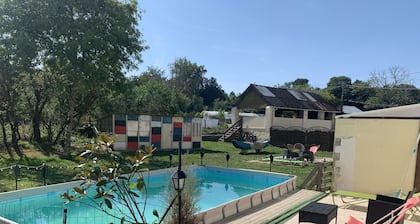 Maison nombreuses chambres piscine en été , discothÚque, 14 chambres
