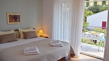 1 habitación, tabla de planchar con plancha, wifi y ropa de cama