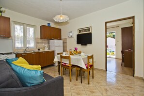 Interior - Cozy Apt with a sea-view balcony, quiet area, close to center of Hvar+parking (Hvar)