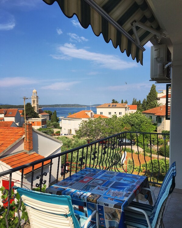 Property grounds - Cozy Apt with a sea-view balcony, quiet area, close to center of Hvar+parking (Hvar)