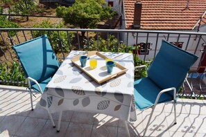 Outdoor dining - Cozy Apt with a sea-view balcony, quiet area, close to center of Hvar+parking (Hvar)