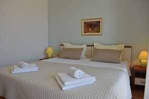 1 bedroom, iron/ironing board, WiFi, bed sheets - Cozy Apt with a sea-view balcony, quiet area, close to center of Hvar+parking (Hvar)