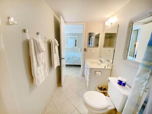 Dusche, Haartrockner, Shampoo