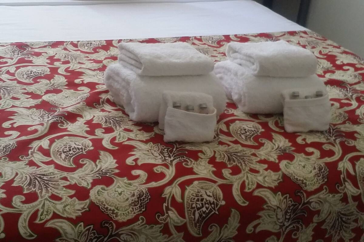 Comfort Room, 1 Queen Bed | Blackout curtains, iron/ironing board (on request), free WiFi