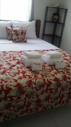 ห้องคอมฟอร์ท, เตียงควีนไซส์ 1 เตียง | ผ้าม่านกันแสง, เตารีด/โต๊ะรีดผ้า, Wi-Fi ฟรี, ผ้าปูที่นอน