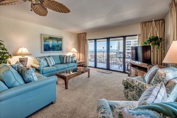 TV - Surf Song #4G - Beautiful condominium with Pool and Beach Access! (Fort Myers Beach)
