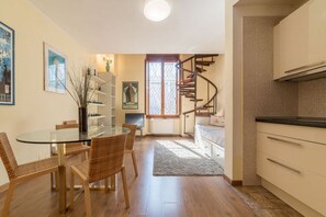 Dining - GuestHost - Cozy apartment located on the first floor of a fabulous period building equipped with a lift (not suitable for the disabled).In 50 smq of space it accommodates 2 people.This comfortable mezzanine apartment is located on the first floor of a h (Roma)