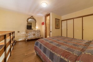 1 chambre, fer et planche à repasser, Wi-Fi, literie fournie