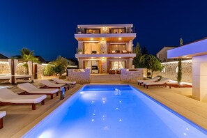 A heated pool - Villa Nena with heated pool, jacuzzi and sauna (Kakma)