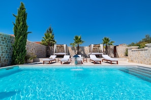 A heated pool - Villa Nena with heated pool, jacuzzi and sauna (Kakma)