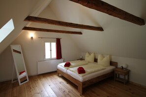 4 habitaciones, cuna de viaje, wifi gratis y ropa de cama