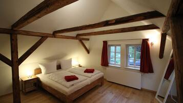 4 makuuhuonetta, vauvan matkasänky, ilmainen Wi-Fi, vuodevaatteet