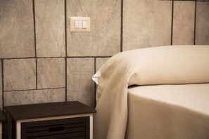 Double or Twin Room | Premium bedding, down comforters, minibar, desk - La Timpa del Cucco (Roccagloriosa)
