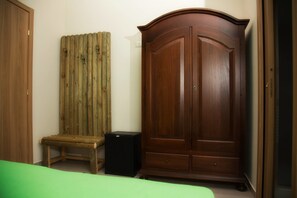 Phòng đôi phong cách cổ điển | Bộ đồ giường cao cấp, chăn bông, minibar, bàn