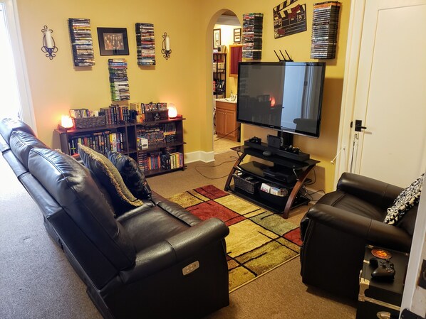 TV connectée, jeux vidéo, lecteur de DVD, livres