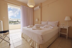 1 bedroom, iron/ironing board, Internet, bed sheets - Heraklion Boutique Apartment (Iraklio)