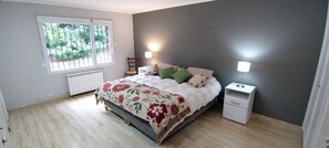 3 chambres, fer et planche à repasser, lit parapluie, Wi-Fi gratuit