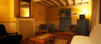 Charming cottage at the castle, Le Veurdre