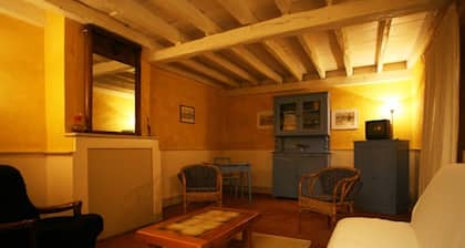 Charming cottage at the castle, Le Veurdre