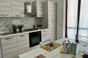 Microwave, oven, stovetop, coffee/tea maker