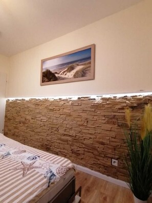 1 bedroom, WiFi, bed sheets - Apartment in Travemünde with a central location, terrace and beach chair (Travemünde)