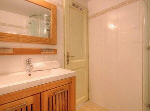 Douche, serviettes fournies