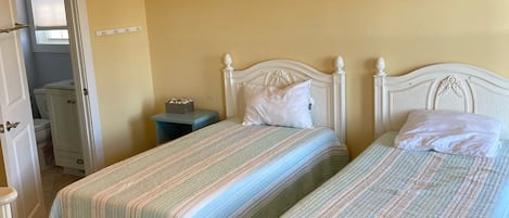 5 bedrooms, iron/ironing board, free WiFi, bed sheets