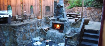 Distinctive Cabin + Cozy Guesthouse + Sauna Near Major Attractions, Fiber