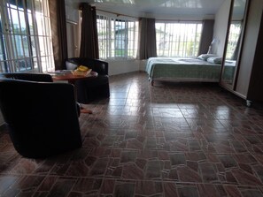 Caja de seguridad en la habitación y decoración personalizada 