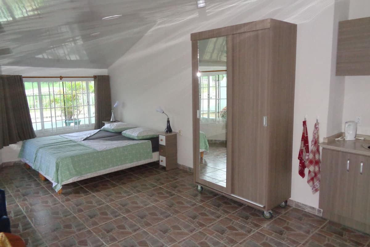 Studio Grand, nhiều giường, quang cảnh vườn | Két bảo mật tại phòng, trang trí khác biệt
