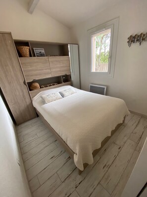 2 chambres, fer et planche à repasser, lit parapluie, Wi-Fi gratuit