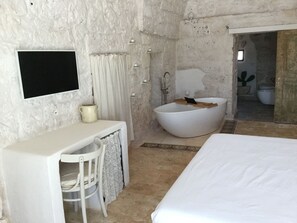 Minibar, cribs/infant beds, rollaway beds, free WiFi - Relais Grottone (Ostuni)