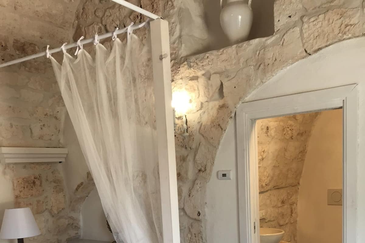 Honeymoon Room | Minibar, cribs (surcharge), rollaway beds (surcharge), WiFi (free)