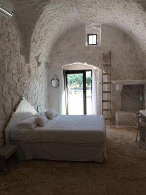 Minibar, cribs/infant beds, rollaway beds, free WiFi - Relais Grottone (Ostuni)