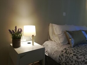 2 bedrooms, in-room safe, iron/ironing board, WiFi - (3B) Two bedroom Central Neoclassical Suite with loft in Psiri-Historic Center! (Athina)